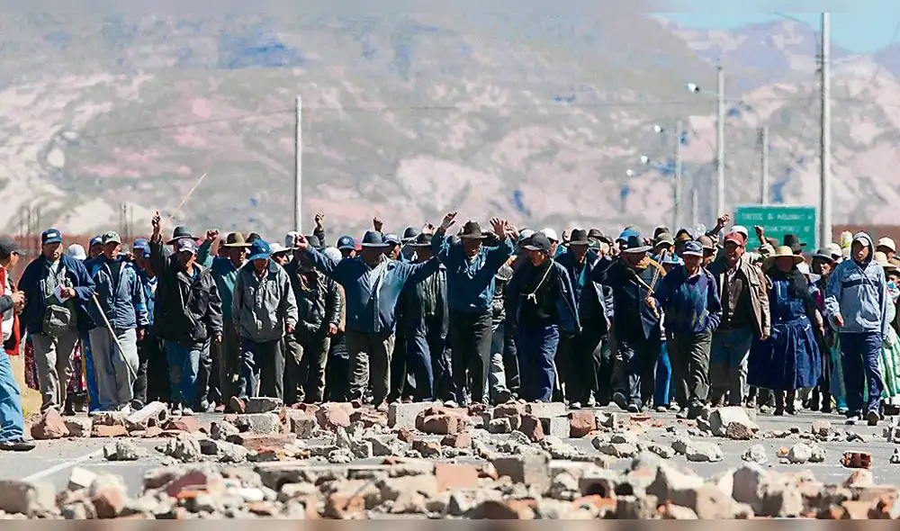 Pedido gremial. Sindicatos sostienen que nuevos actores en el Ejecutivo y Legislativo pondrían fin a la crisis política. Pedido gremial. Sindicatos sostienen que nuevos actores en el Ejecutivo y Legislativo pondrían fin a la crisis política.