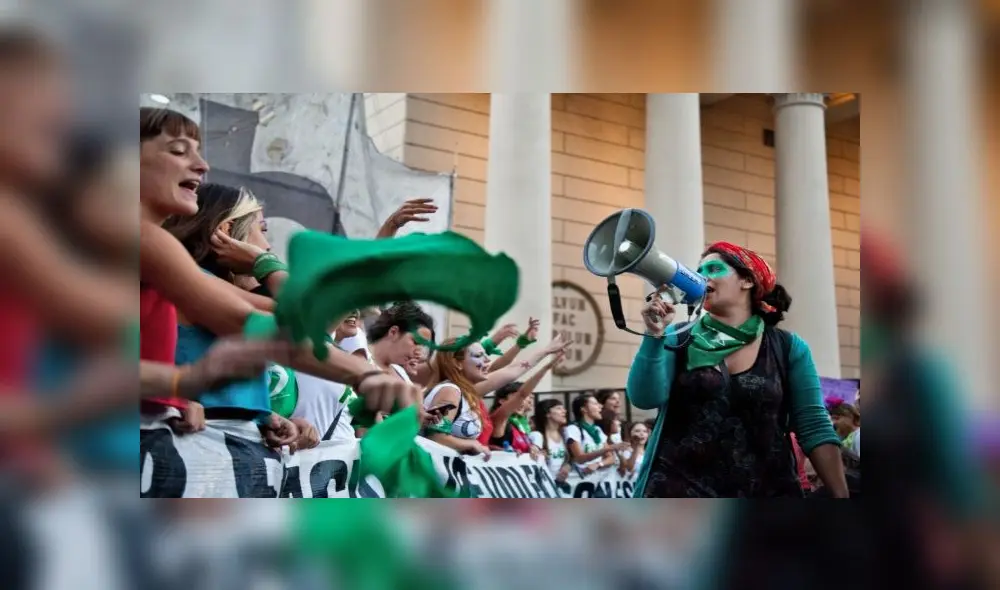 Educación sexual, taller de pancartas y clases de ‘perreo’ en campamento feminista Educación sexual, taller de pancartas y clases de ‘perreo’ en campamento feminista