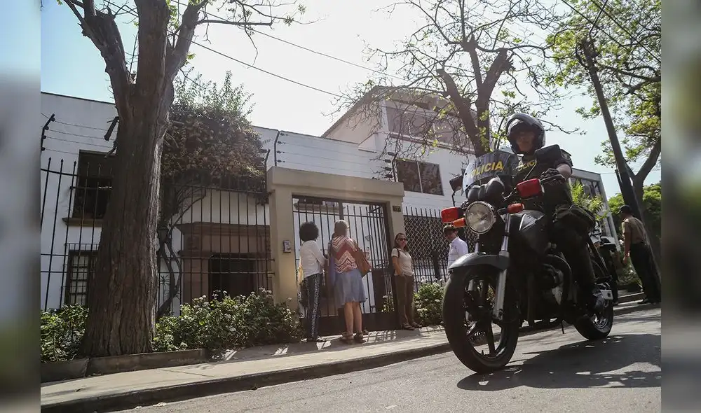 Plantón en solidaridad a IDL por arremetida fujimorista [FOTOS]