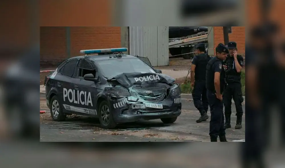 Niño de 10 años maneja una camioneta y choca contra un patrullero y dos motos policiales [VIDEO]