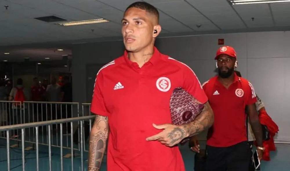 Paolo Guerrero se dirige a hinchas del Inter de Porto Alegre. | Foto: Club Internacional