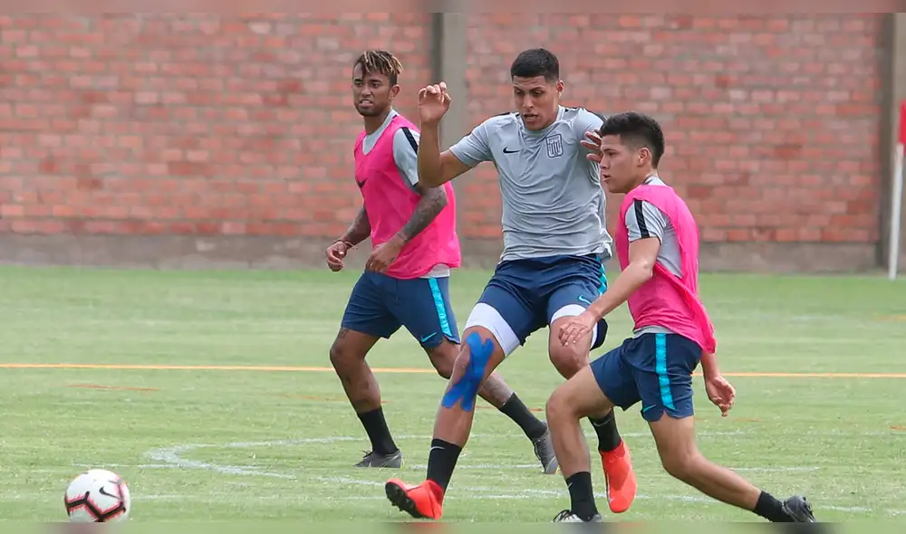 Bengoechea afirmó que la ausencia de Hansell Riojas se debe a un problema personal. Bengoechea afirmó que la ausencia de Hansell Riojas se debe a un problema personal.