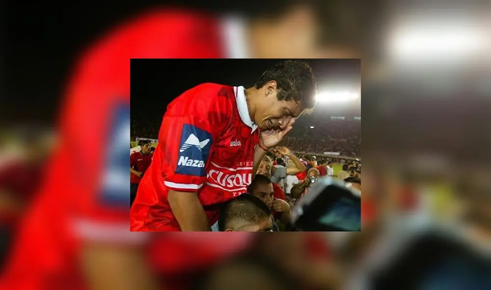 Carlos Lugo llora durante las celebraciones por el campeonato de la Copa Sudamericana Carlos Lugo llora durante las celebraciones por el campeonato de la Copa Sudamericana