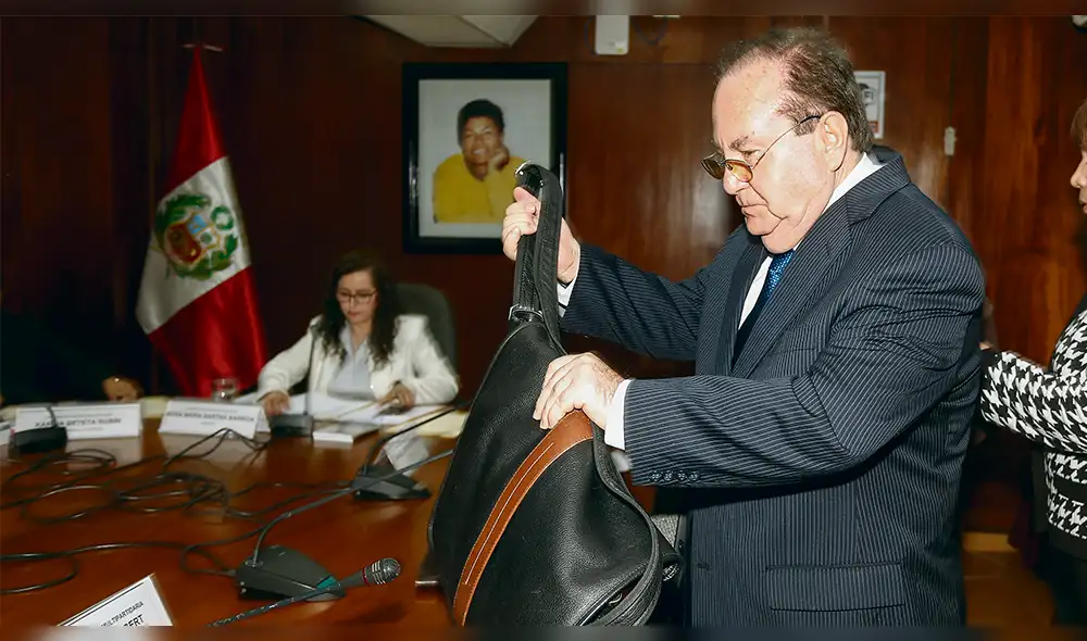 García dice no teme ir a prisión y pide a fiscal que le entregue lo investigado
