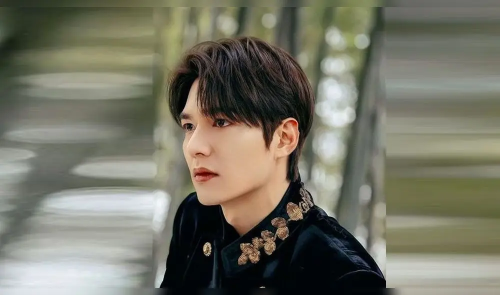 Desliza para ver más fotos de Lee Min Ho y Kim Go Eun en The king: Eternal monarch.