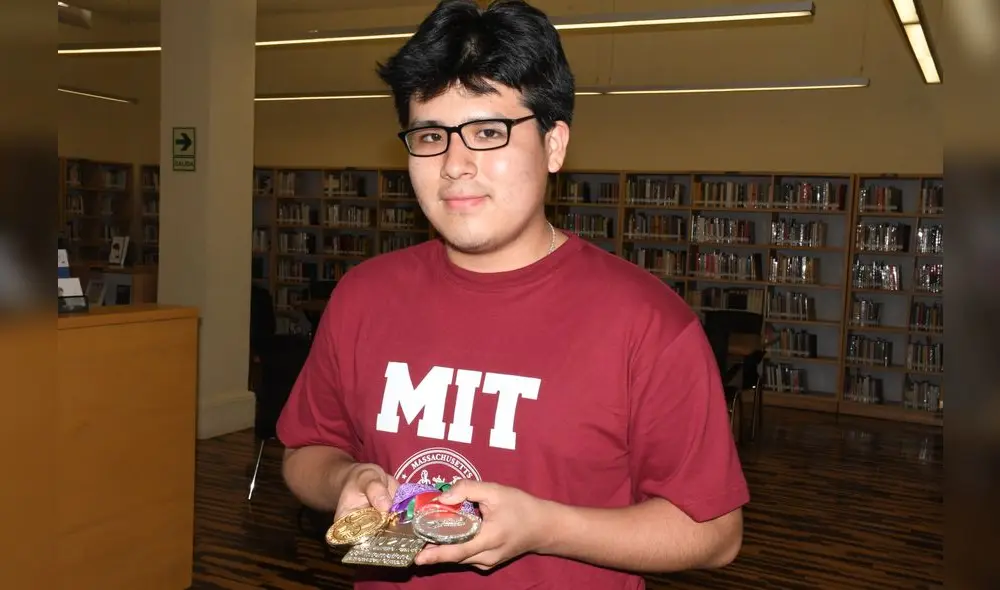Muchacho de 20 años busca incentivar a los jóvenes peruanos al conocer el mundo de la ciencia.
