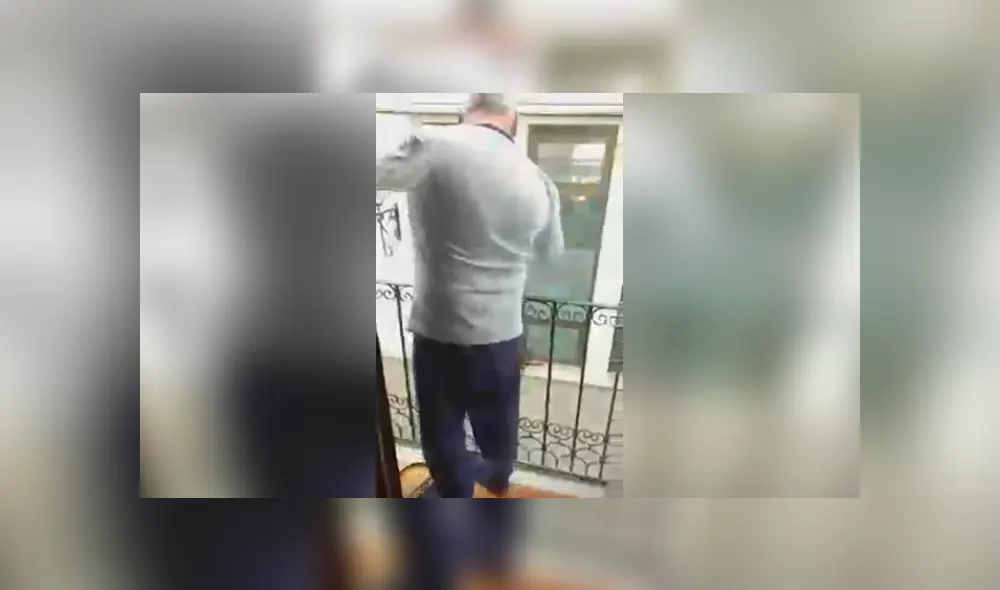 Desliza las imágenes hacia la izquierda para conocer cómo un hombre paseó a su perro desde su balcón. Desliza las imágenes hacia la izquierda para conocer cómo un hombre paseó a su perro desde su balcón.