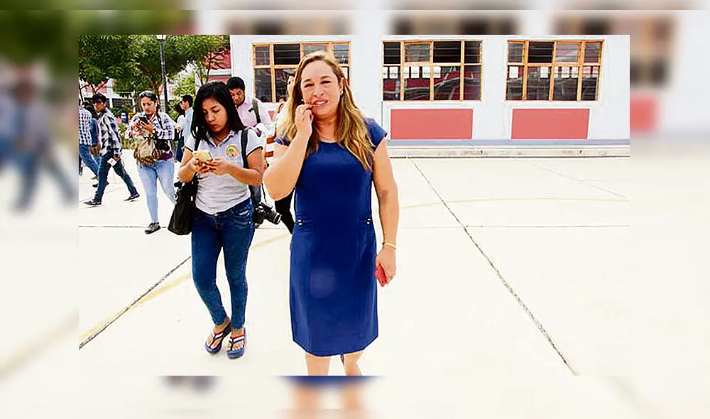 Acciones. Piden destitución de directora de UGEL. Acciones. Piden destitución de directora de UGEL.