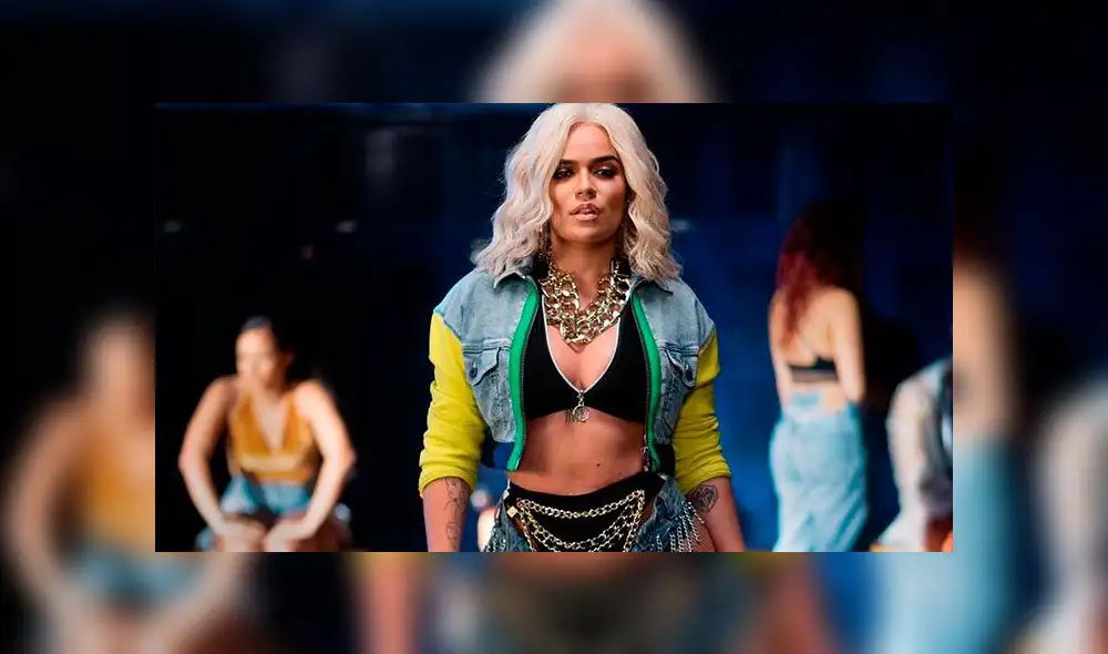Karol G sorprende con sensual foto en bikini y enloquece a fans
