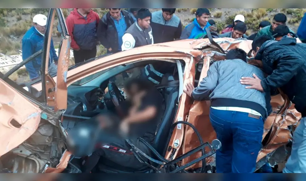 Accidente se produjo este jueves al promediar 16:00 horas exactamente en el kilómetro 131 de la vía Arequipa – Puno. Accidente se produjo este jueves al promediar 16:00 horas exactamente en el kilómetro 131 de la vía Arequipa – Puno.