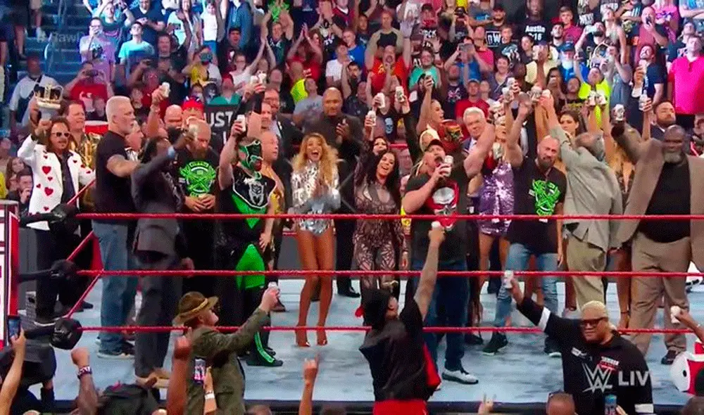 Con Stone Cold a la cabeza, las superestrellas del pasado regalaron una noche memorable en el 'WWE Raw Reunion'.