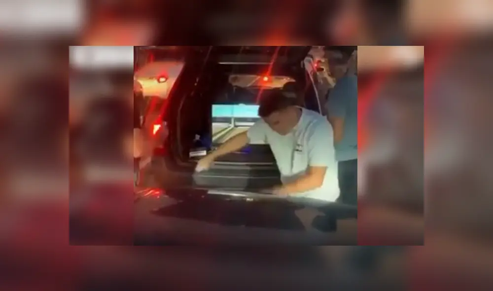 Desliza las imágenes para observar la ingeniosa idea que tuvieron unos jóvenes tras quedar atorados en el tráfico.