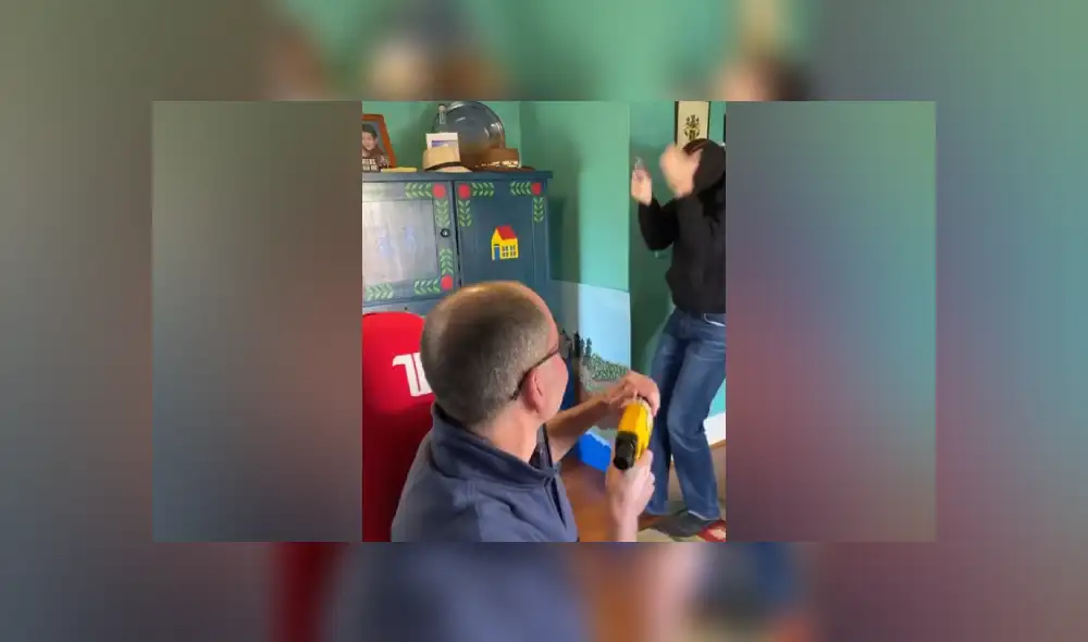 Desliza a la izquierda para ver el divertido desfile que protagonizó el hijo de un profesor. (Foto: captura) Desliza a la izquierda para ver el divertido desfile que protagonizó el hijo de un profesor. (Foto: captura)