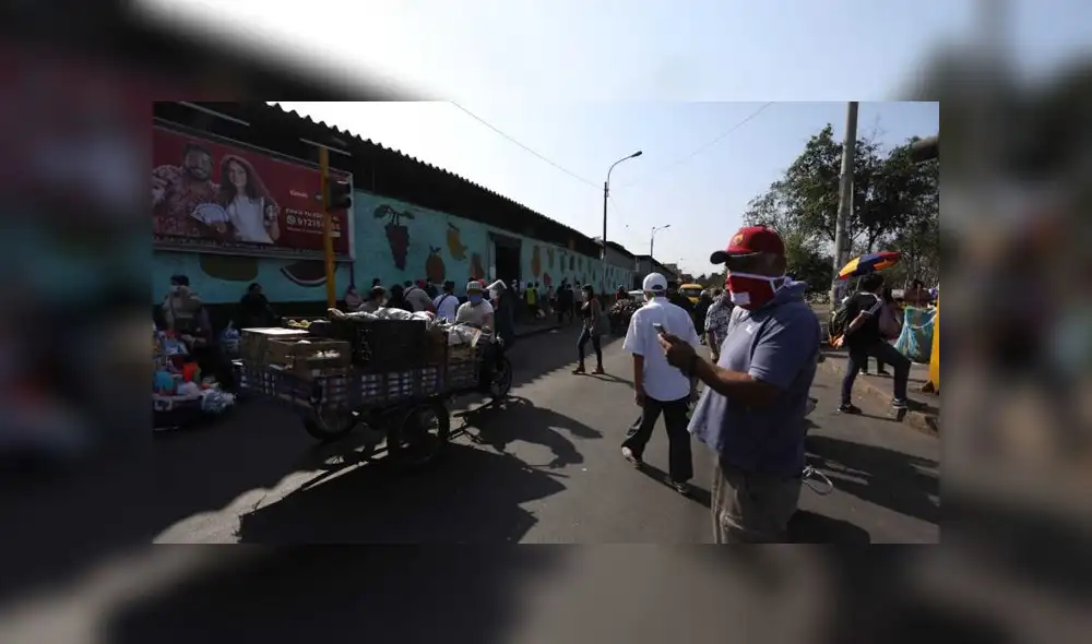 Agentes del orden también supervisaron el orden en el Mercado de Frutas de Caquetá. (Foto: Rodolfo Contreras / La República) Agentes del orden también supervisaron el orden en el Mercado de Frutas de Caquetá. (Foto: Rodolfo Contreras / La República)