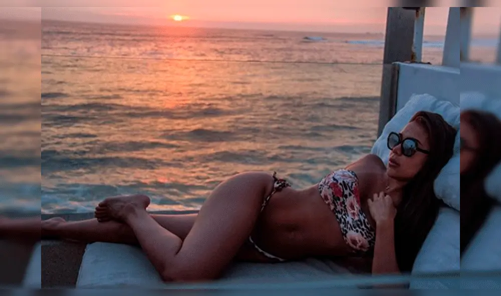 Alexandra Méndez dejó poco a la imaginación con atrevido 'selfie' en el baño