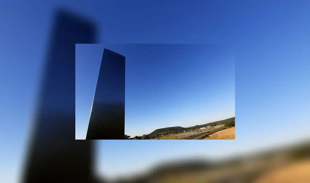 El objeto, de dos metros de altura, llamó la atención de pobladores, policías y militares. Foto: Captura La Nación El objeto, de dos metros de altura, llamó la atención de pobladores, policías y militares. Foto: Captura La Nación