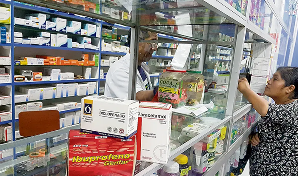 Controversia. Pese a beneficios tributarios, los usuarios solo han visto incrementar el precio de diferentes medicamentos. Controversia. Pese a beneficios tributarios, los usuarios solo han visto incrementar el precio de diferentes medicamentos.