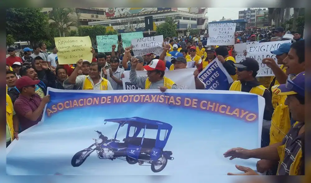 Chiclayo: Policía se enfrenta a mototaxistas quienes piden derogar ordenanza municipal [VIDEOS]