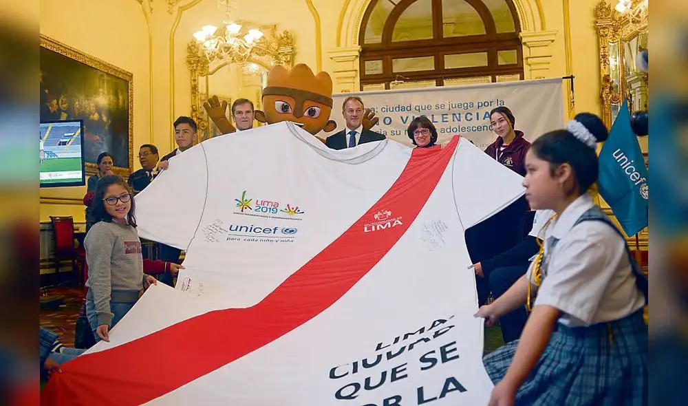 Campaña. Gran camiseta contra la violencia recogerá firmas. Campaña. Gran camiseta contra la violencia recogerá firmas.