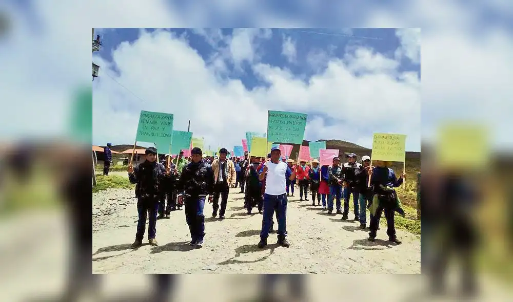 Cruceños marchan contra minera La Zanja