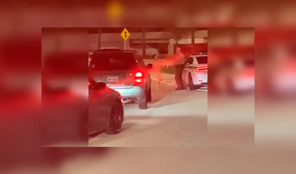 Mujer se desnudó en el aeropuerto de Miami y terminó arrestada [VIDEO]