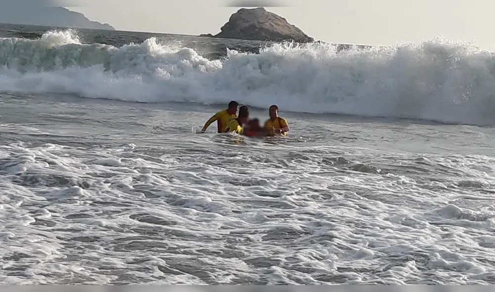 Menor de diez años acudió a la playa con sus familiares.