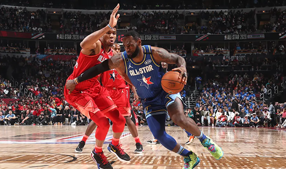 LeBron estuvo activo en ataque y defensa. Foto: People.com LeBron estuvo activo en ataque y defensa. Foto: People.com