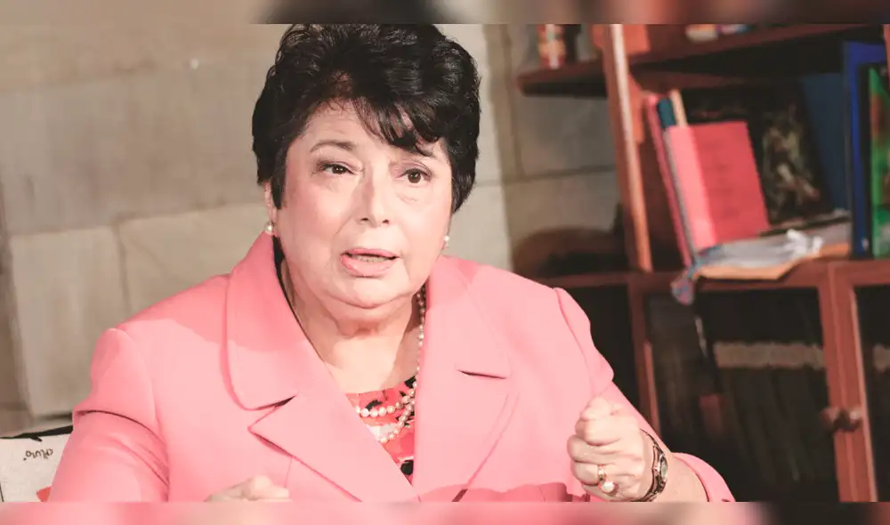 Beatriz Merino recibe Medalla “Ciudad de Lima”