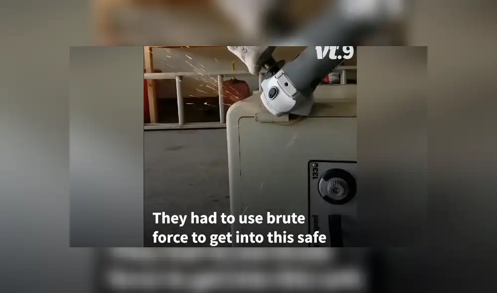 La pareja comenzó a revisar los objetos que habían en la caja fuerte y descubrió cosas de mucho valor. Foto: Facebook La pareja comenzó a revisar los objetos que habían en la caja fuerte y descubrió cosas de mucho valor. Foto: Facebook