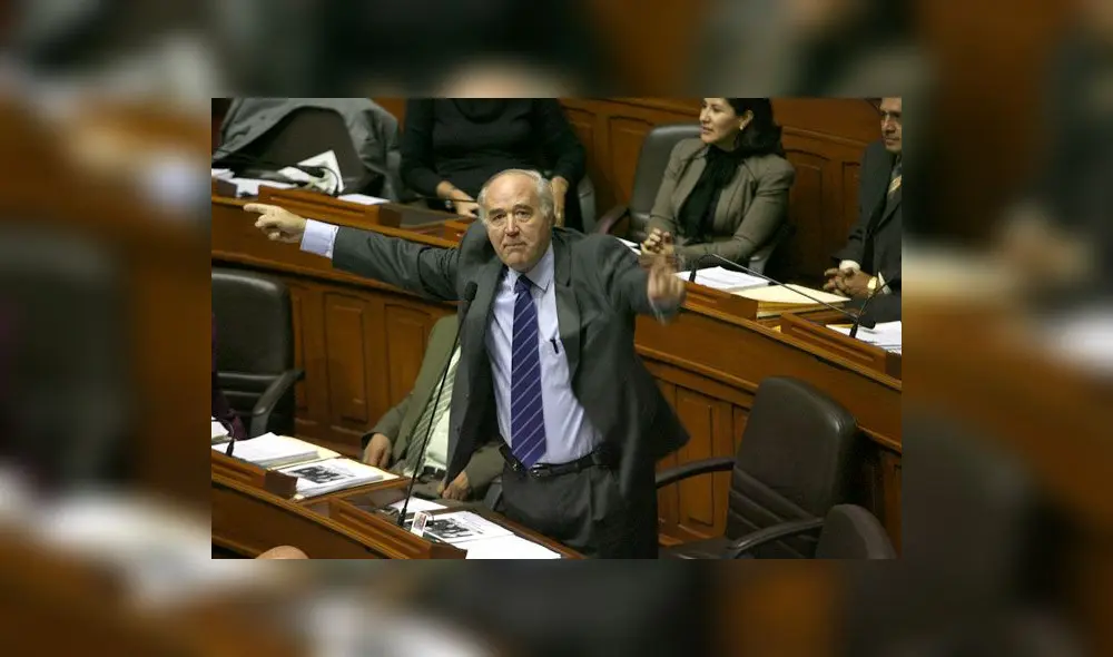 García Belaunde sobre el Congreso vacío durante interpelación: “El parlamento tiene pantallas de televisión hasta en el baño” [VIDEO]