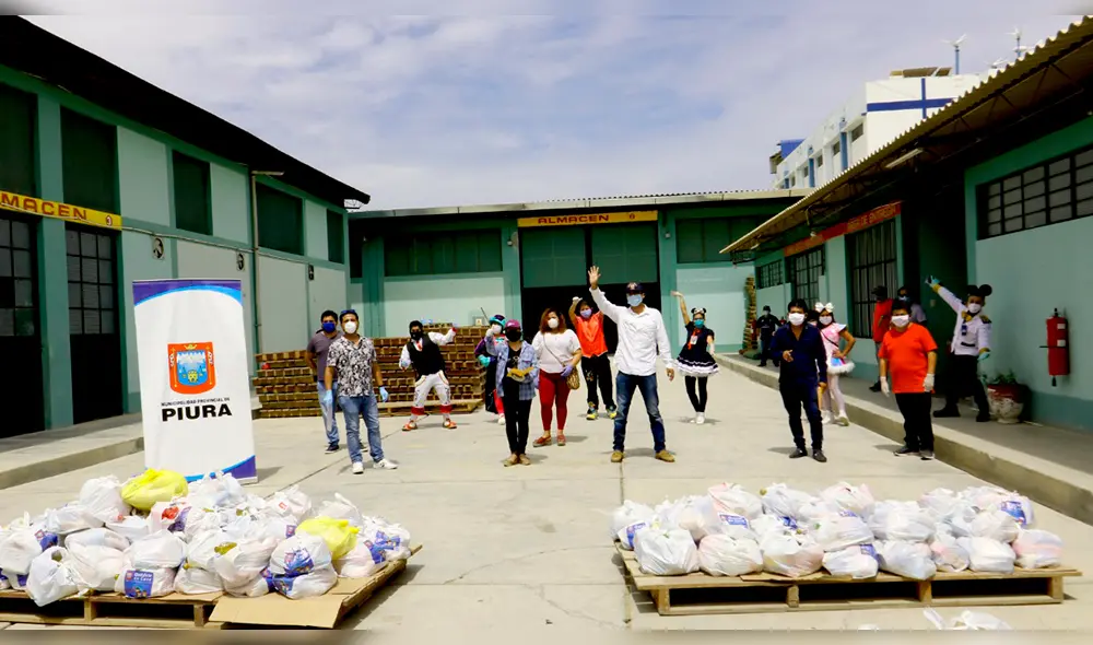 Artistas de Piura reciben canastas con víveres. Artistas de Piura reciben canastas con víveres.