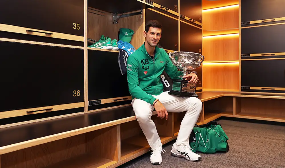 Novak Djokovic consigue por octava vez el Abierto de Australia tras vencer en la final a un combativo Dominic Thiem y vuelve a ser el número 1 de la ATP. El serbio ya tiene 17 títulos de Grand Slam. Novak Djokovic consigue por octava vez el Abierto de Australia tras vencer en la final a un combativo Dominic Thiem y vuelve a ser el número 1 de la ATP. El serbio ya tiene 17 títulos de Grand Slam.