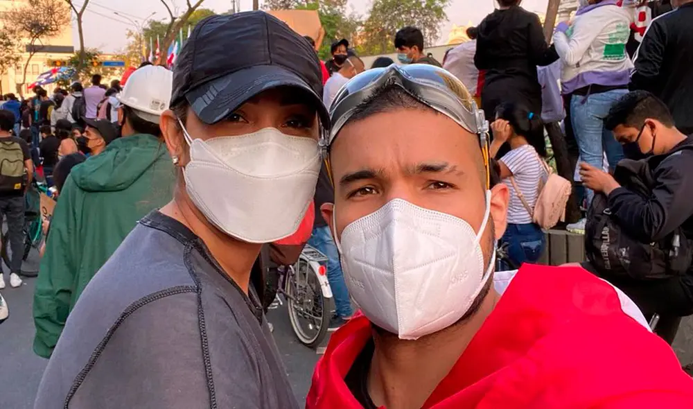 Karen Schwarz y Ezio Oliva recordaron a las víctimas de la marcha del 14 de noviembre. Foto: Instagram Eziooliva Karen Schwarz y Ezio Oliva recordaron a las víctimas de la marcha del 14 de noviembre. Foto: Instagram Eziooliva