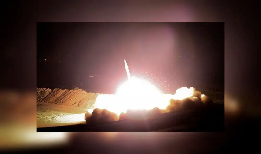 Uno de los diez misiles lanzados por Irán que han impactado en la base con tropas de EE. UU. Foto: Agencias iraníes. Uno de los diez misiles lanzados por Irán que han impactado en la base con tropas de EE. UU. Foto: Agencias iraníes.