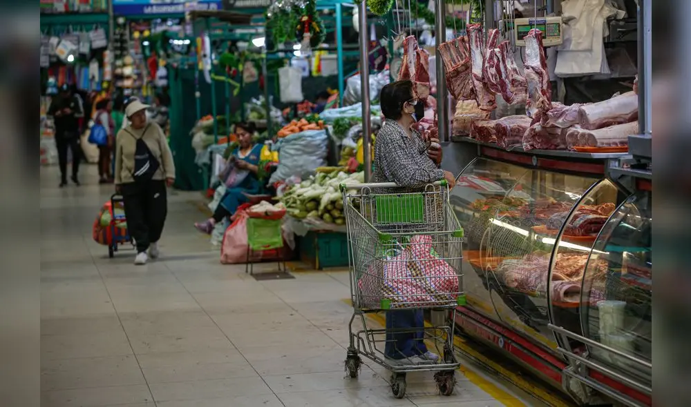 en alza. Los alimentos encarecieron por varias razones, por ejemplo por la crisis mundial y los bloqueos en las carreteras.