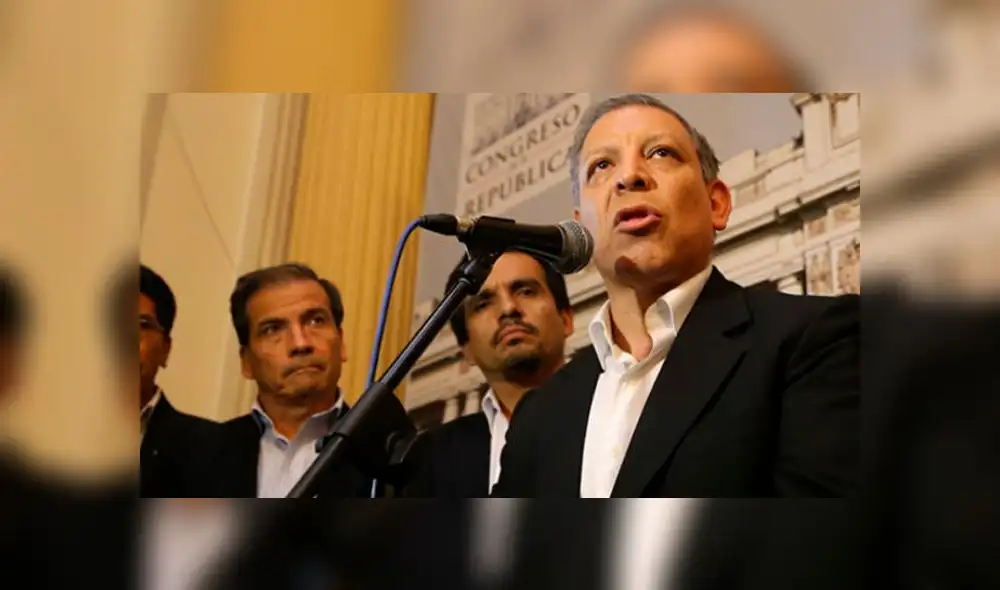 Frente Amplio presenta pedido de vacancia presidencial contra PPK