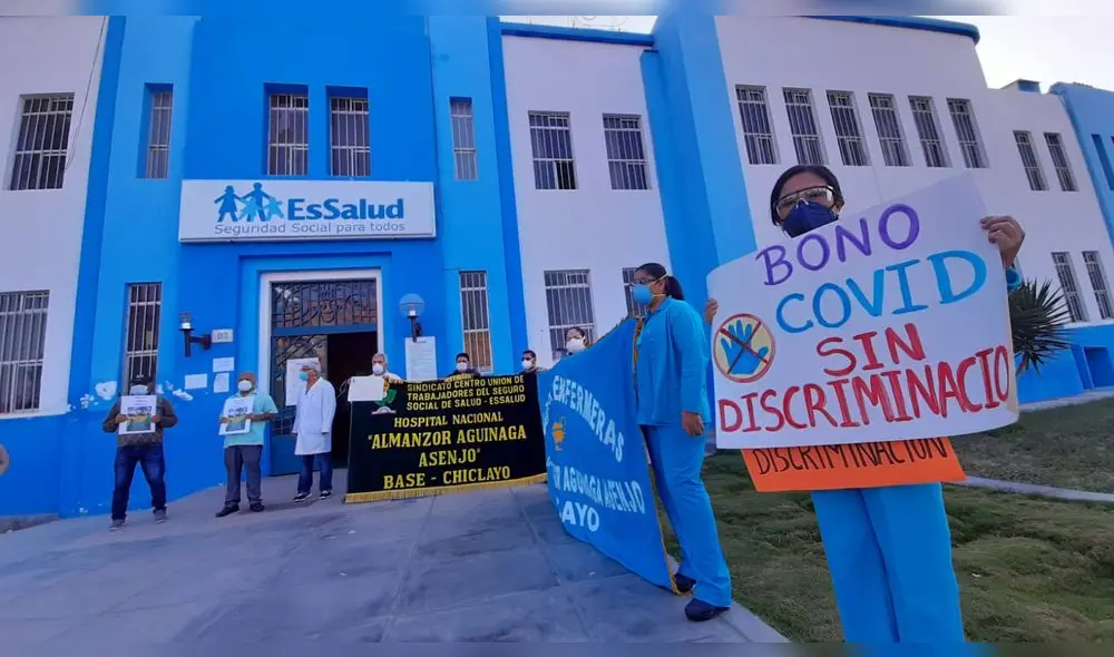 Médicos y enfermeras se ubicaron en los exteriores del hospital. Foto: Luis Rodríguez (Cortesía) Médicos y enfermeras se ubicaron en los exteriores del hospital. Foto: Luis Rodríguez (Cortesía)