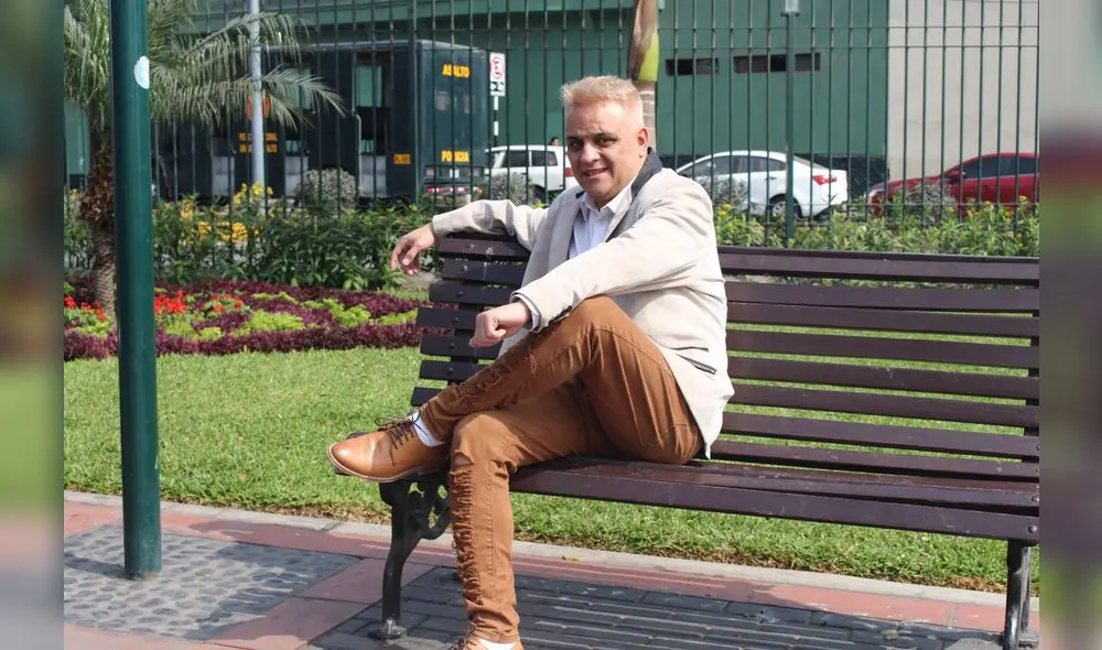 El cantante de salsa Maycol Paz. Hace tres años se quemó su casa por un cortocircuito. Hoy, sin ‘chivos’, no tiene cómo afrontar la cuarentena. Foto: Lizardo Bazán.