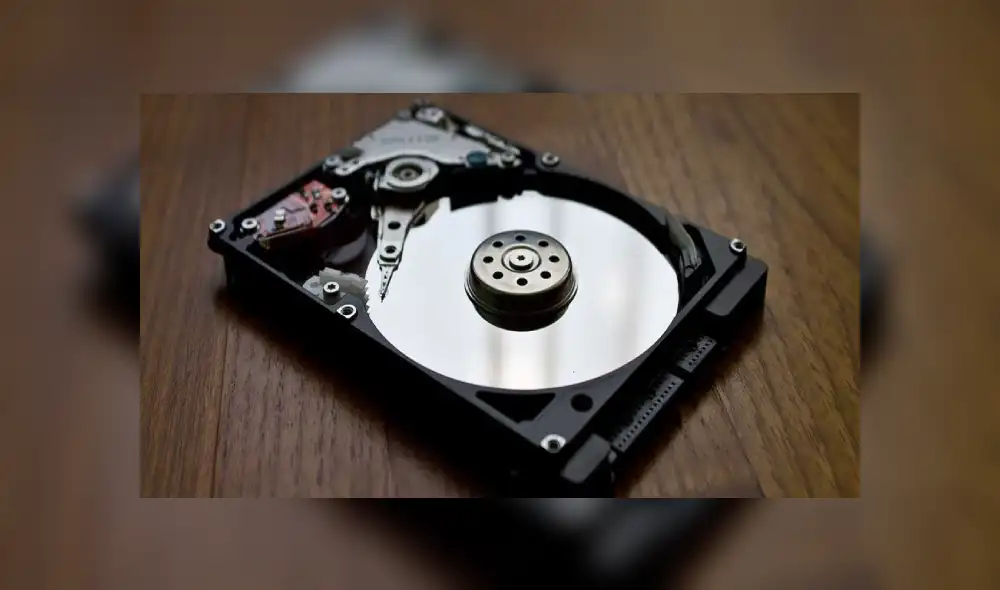 No esperes señales más graves como sonidos extraños o la peligrosa "pantalla azul de la muerte". Aprende a reconocer el estado de tu disco duro y salva tus archivos importantes antes de que sea tarde.