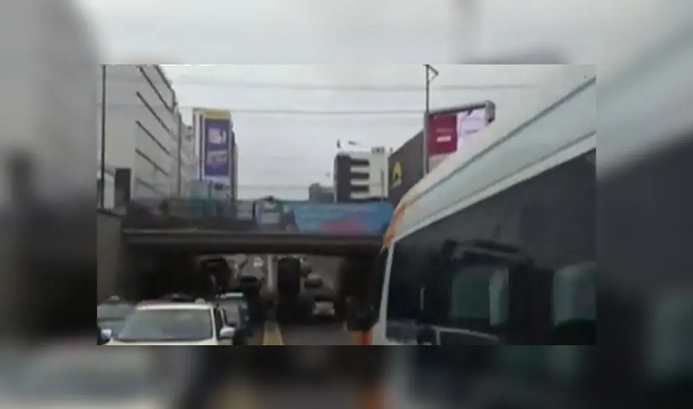 Hasta el momento se desconoce la identidad del chofer. Foto: Captura.