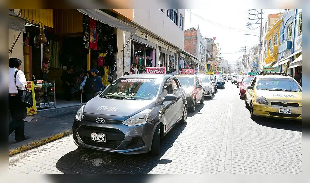 hervidero. Tráfico vehicular se registra en horas punta.