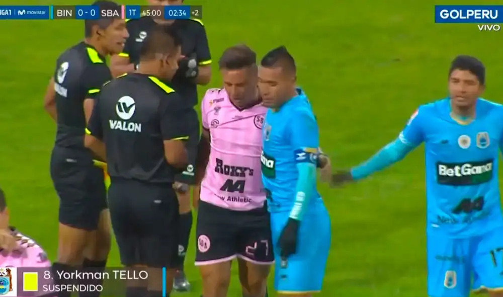Yorkman Tello recibió la tarjeta amarilla por brutal jugada. Foto: Captura Yorkman Tello recibió la tarjeta amarilla por brutal jugada. Foto: Captura