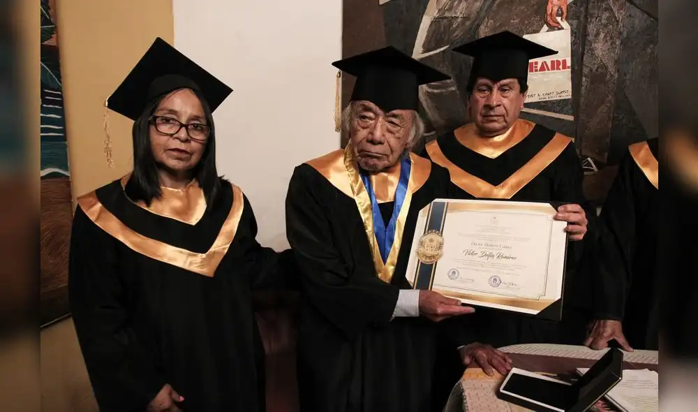 VÍCTOR DELFÍN RECIBE GRADO DE DOCTOR HONORIS CAUSA. FOTO: ALDAIR MEJIA VÍCTOR DELFÍN RECIBE GRADO DE DOCTOR HONORIS CAUSA. FOTO: ALDAIR MEJIA