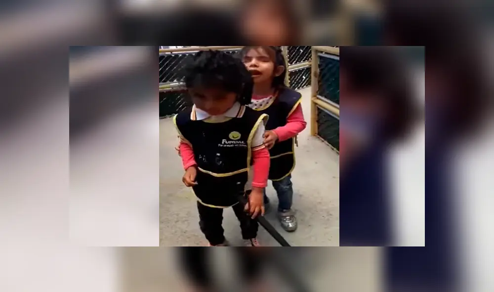 Un enternecedor momento que tiene como protagonistas a dos niñas invidentes se ha vuelto viral en las redes.