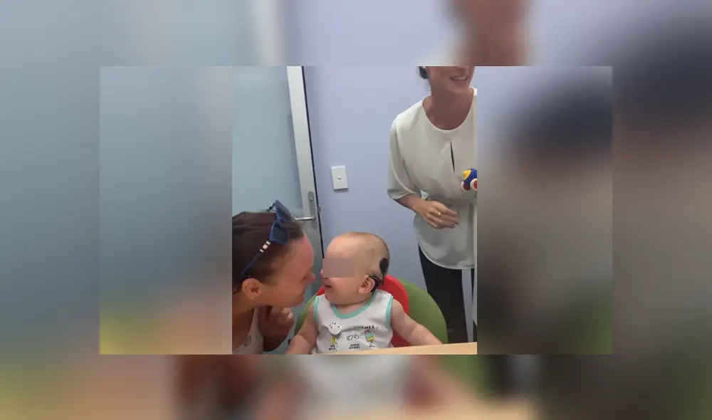 Mediante YouTube se hizo viral el momento en que un bebé escucha por primera vez gracias a unos audífonos. Mediante YouTube se hizo viral el momento en que un bebé escucha por primera vez gracias a unos audífonos.