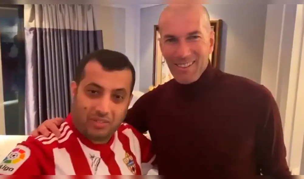 Jeque le aplica a Zidane un cabezazo al estilo de Materazzi en la final del Mundial 2006.