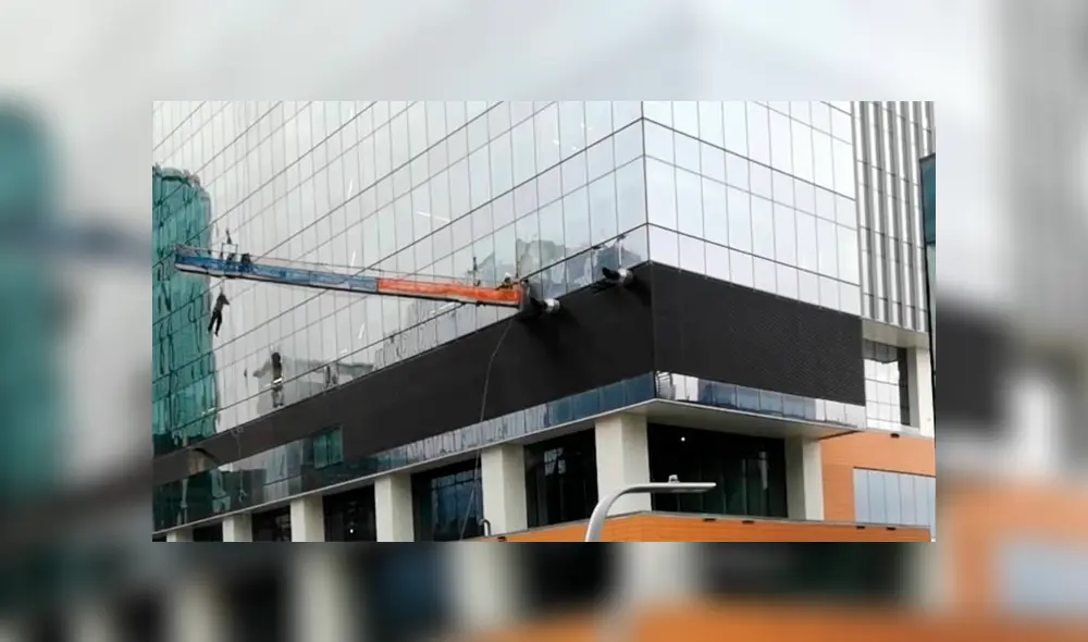 Hombre cayó de un rascacielos de 66 pisos y se salvó de morir [VIDEO]