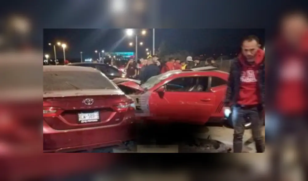 Carrera clandestina provoca accidente. (FOTO: Twitter) Carrera clandestina provoca accidente. (FOTO: Twitter)