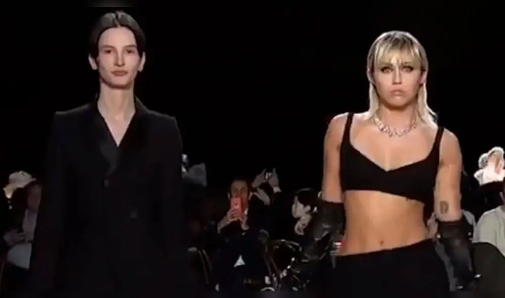 Miely Cyrus desfila para el diseñador Marc Jacobs en el New York Fashion Week Miely Cyrus desfila para el diseñador Marc Jacobs en el New York Fashion Week