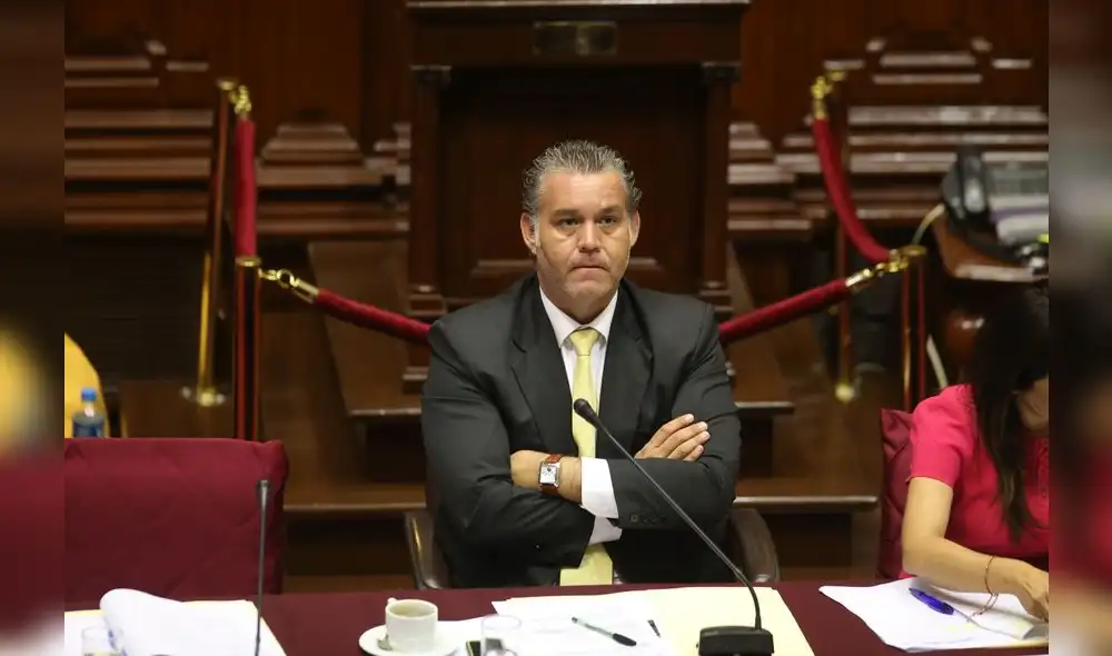 Tribunal ordena reabrir investigación por caso de corrupción a Albrecht Tribunal ordena reabrir investigación por caso de corrupción a Albrecht